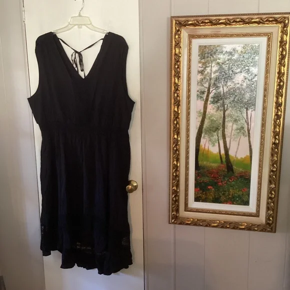 NWT BloomChic Black Shirred Waist Lace Inset V Front & Tie Back Dress Sz 26 - Picture 1 of 10